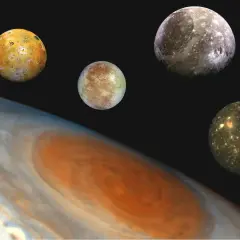 Jupiters fyra största månar – Io, Europa, Ganymedes och Callisto – kretsar runt den gigantiska gasplaneten.