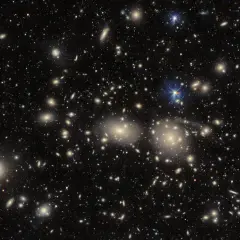 En djup rymdbild visar otaliga galaxer, som ger ledtrådar om hur snabbt universum expanderar.