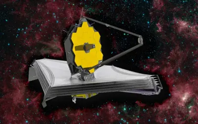 James Webb-teleskopet med sin gyllene spegel svävar i rymden bland stjärnor och nebulosor.