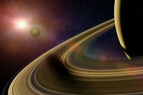Saturnus ringar glittrar i solljuset, en måne svävar i bakgrunden bland stjärnorna.
