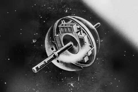Sputnik 1, en ikonisk sfärisk satellit med synliga inre komponenter, svävar bland stjärnorna.