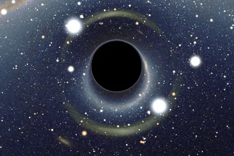 En svart hål drar till sig stjärnor och materia. Gravitationen är så stark att inte ens ljus kan undkomma. Vad menas med pi? Kanske är det en hemlighet som bara svarta hål vet.