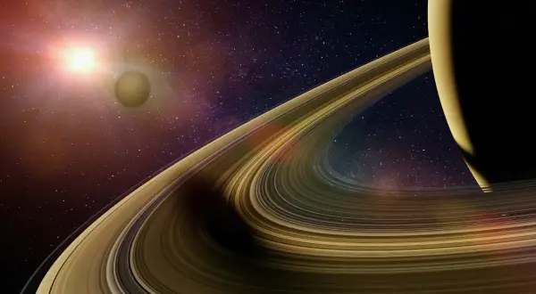 Saturnus ringar glittrar i solljuset, en måne svävar i bakgrunden bland stjärnorna.
