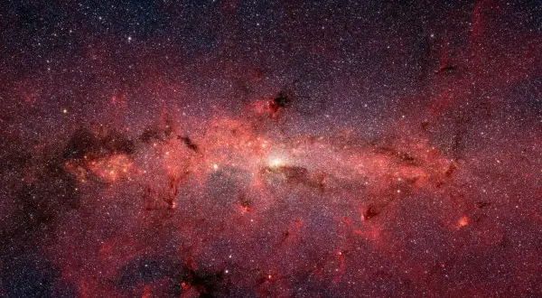 En glödande röd nebulosa fylld av stjärnor, som visar vad universum består av.