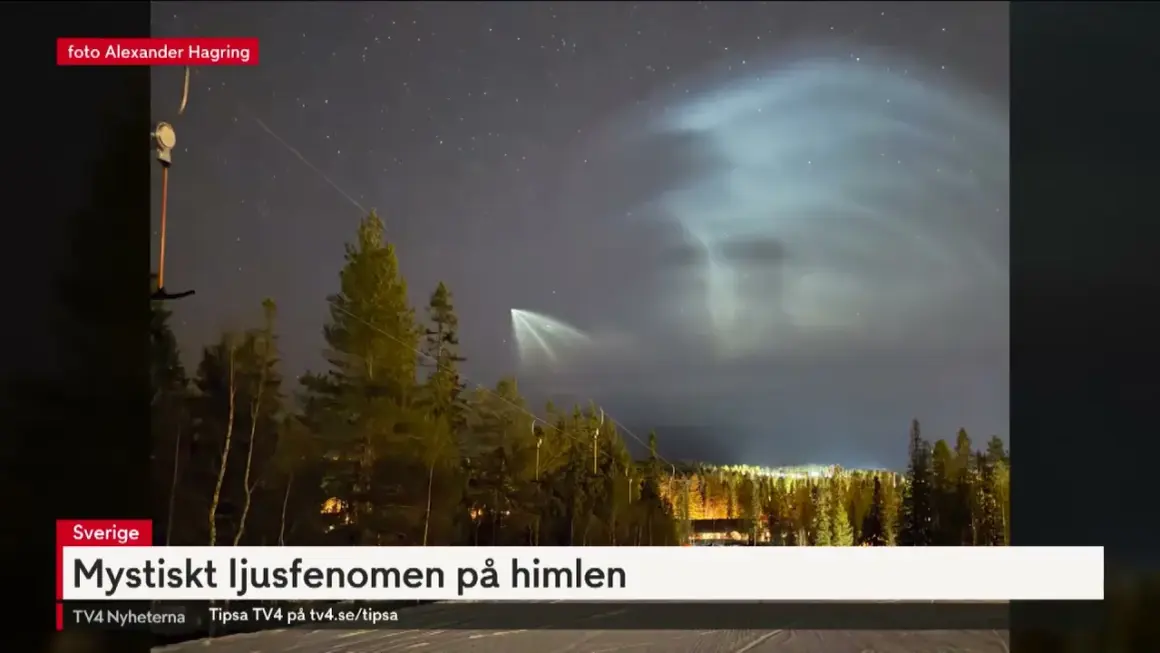 Ett mystiskt ljusfenomen på himlen över Sverige, med moln som lyser upp natten.