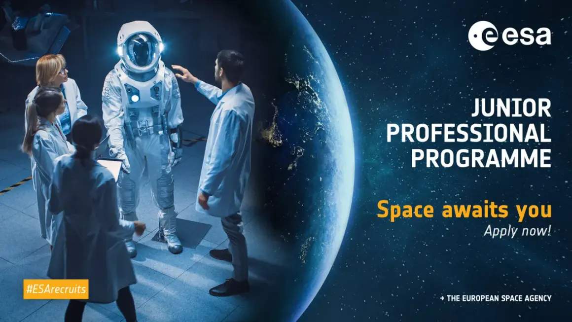 Forskare diskuterar en astronaut i rymddräkt. ESA Junior Professional Programme erbjuder en chans till esa utbildning online.