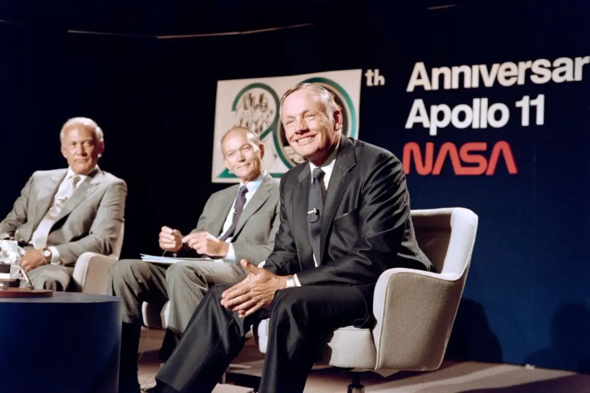 Buzz Aldrin och Neil Armstrong, hjältar från månlandningen, ler vid Apollo 11-jubileum.