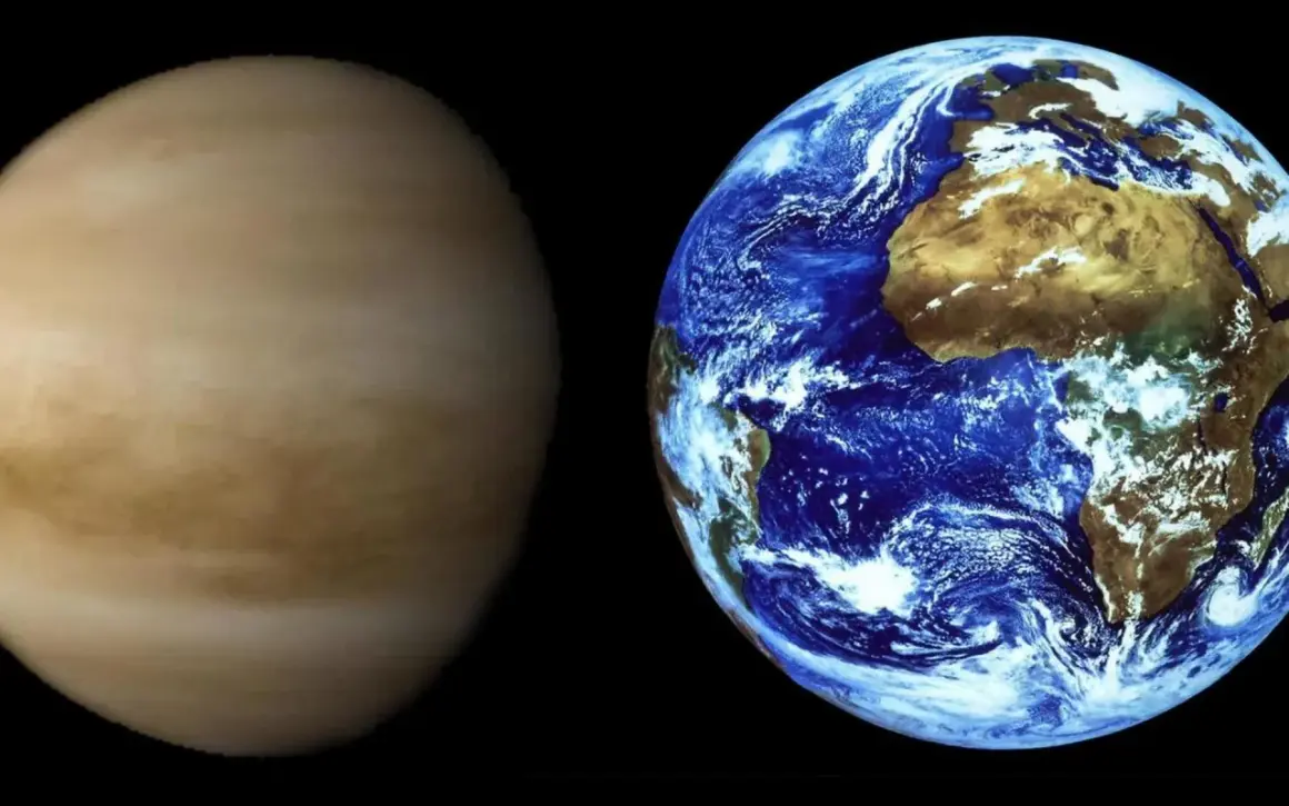 Venus atmosfär, en virvlande brunaktig planet, jämförs med en blå och grön jord.