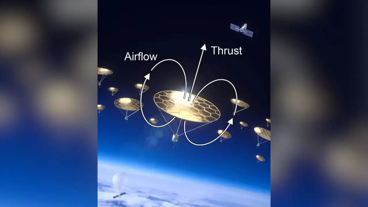 Konstn&auml;rlig bild av rymden med flera runda, gyllene strukturer som sv&auml;var. En satellit syns h&ouml;gt upp. En pil visar 