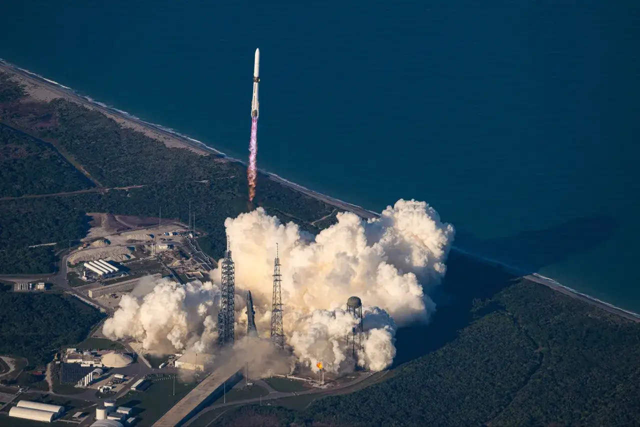 Raket skjuter upp fr&aring;n Kennedy Space Center, en symbol f&ouml;r v&aring;r resa till Mars.