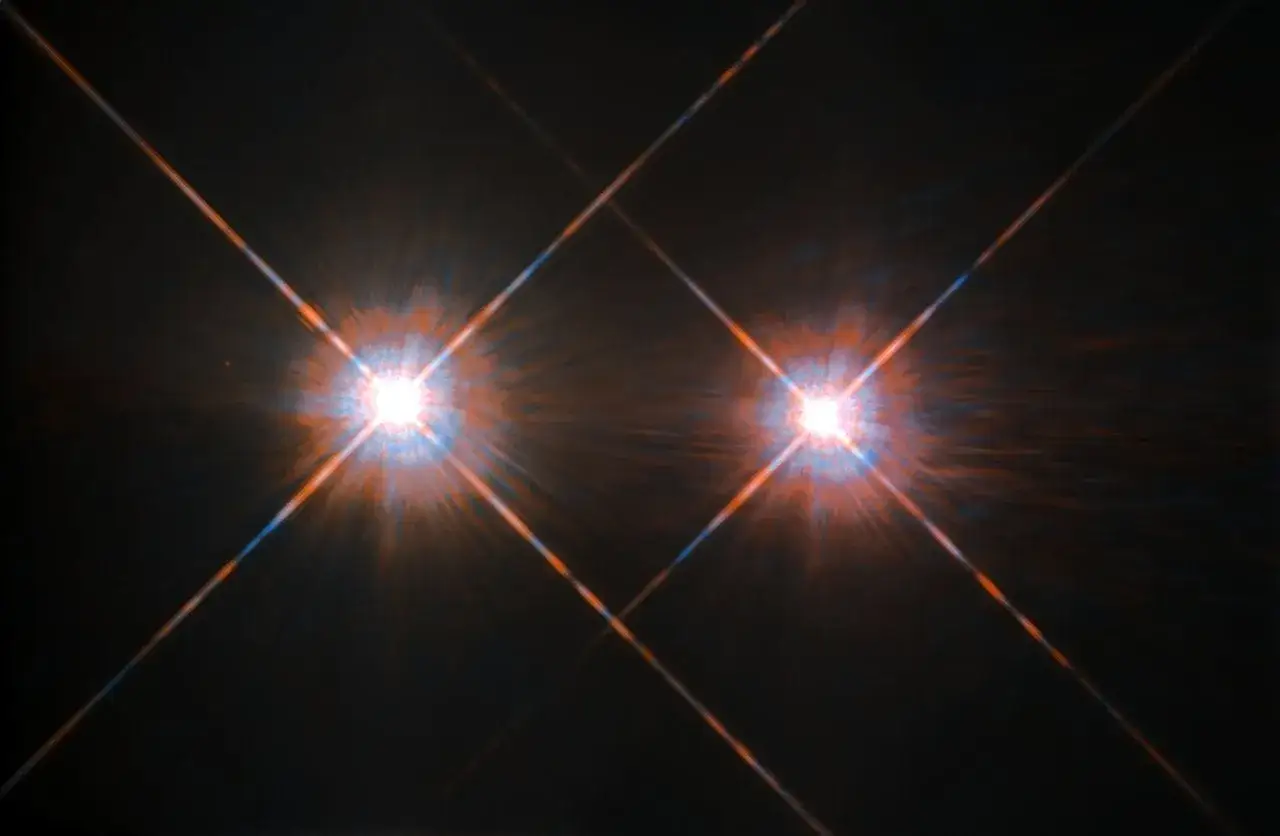 Tv&aring; stj&auml;rnor lyser starkt med diffraktionsstr&aring;lar, en bild som f&aring;ngar astrofysik i ljusets hastighet.