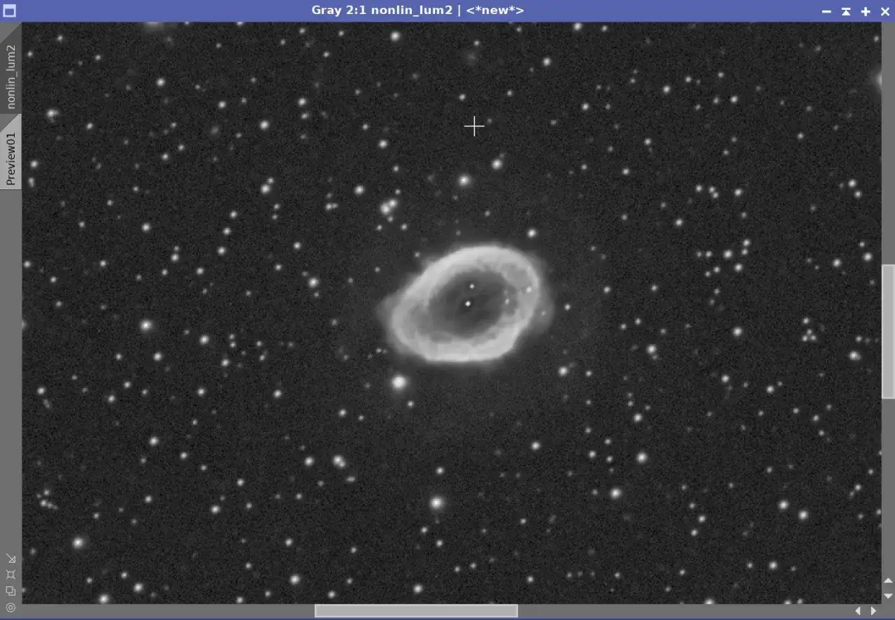 En ringnebulosa lyser upp den stj&auml;rnbestr&ouml;dda rymden.