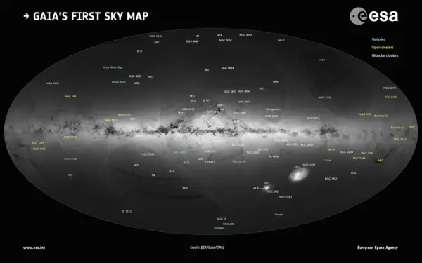 Gaia-kartan visar Vintergatan och dess omgivningar, med galaxer och stjärnhopar markerade. En fantastisk överblick från Gaia-resan.